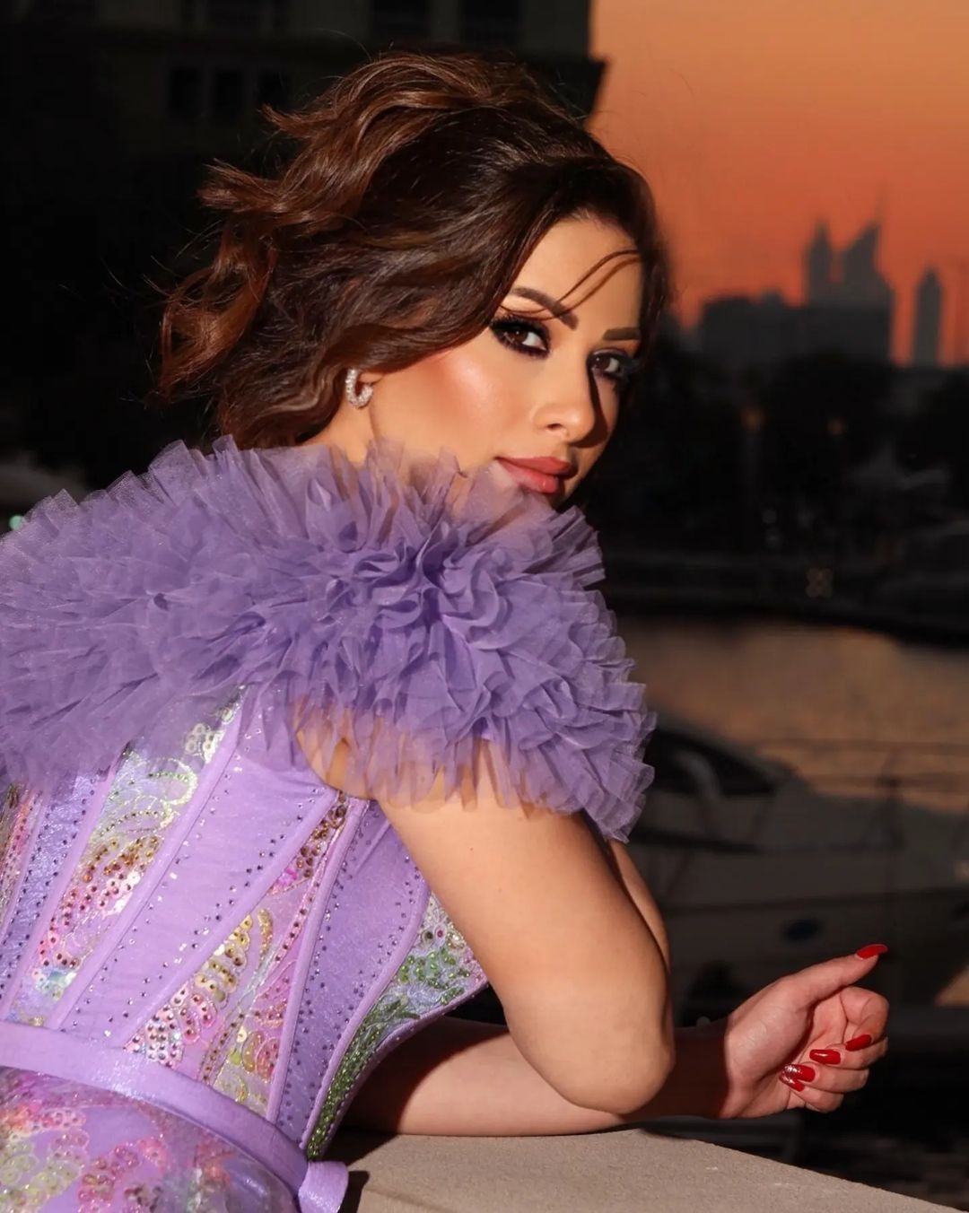 الفنانة إمارات رزق تتصدر التريند بإطلالة اظهرت بها رشاقتها والجمهور   ولابنت عشرين 