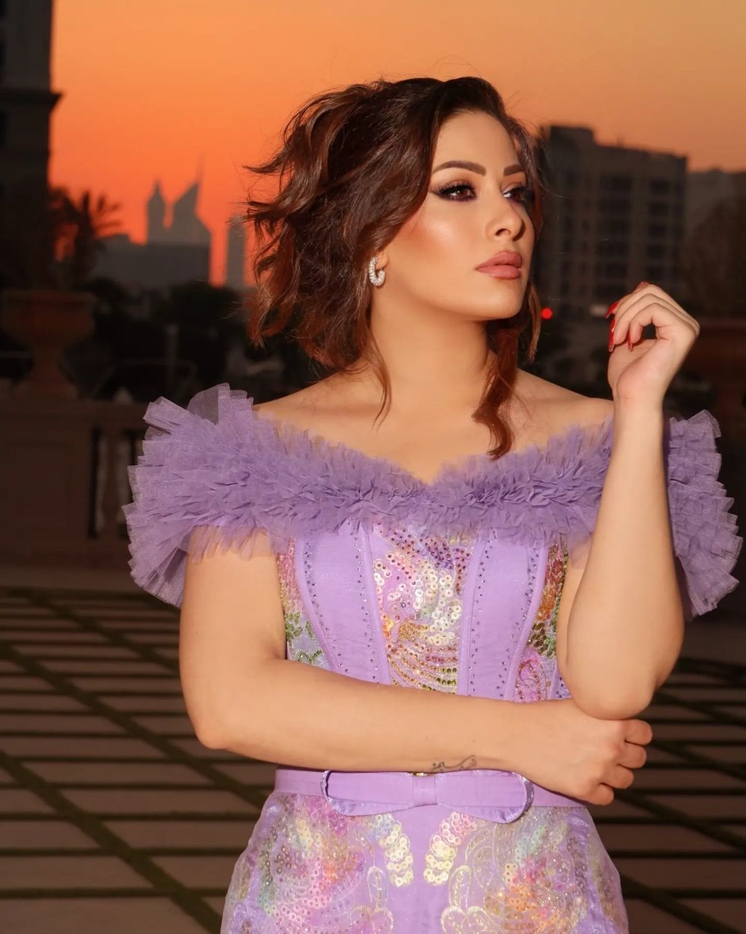 الفنانة إمارات رزق تتصدر التريند بإطلالة اظهرت بها رشاقتها والجمهور   ولابنت عشرين 