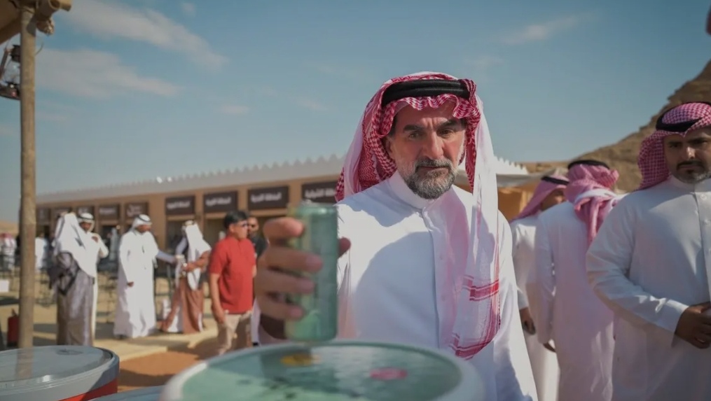 تجربة ميلاف من قبل زوار معرض عالم التمور&nbsp;