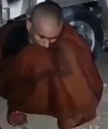 صورة لعبد الوهاب دعدوش لحظة العثور عليه في الزنزانة&nbsp;