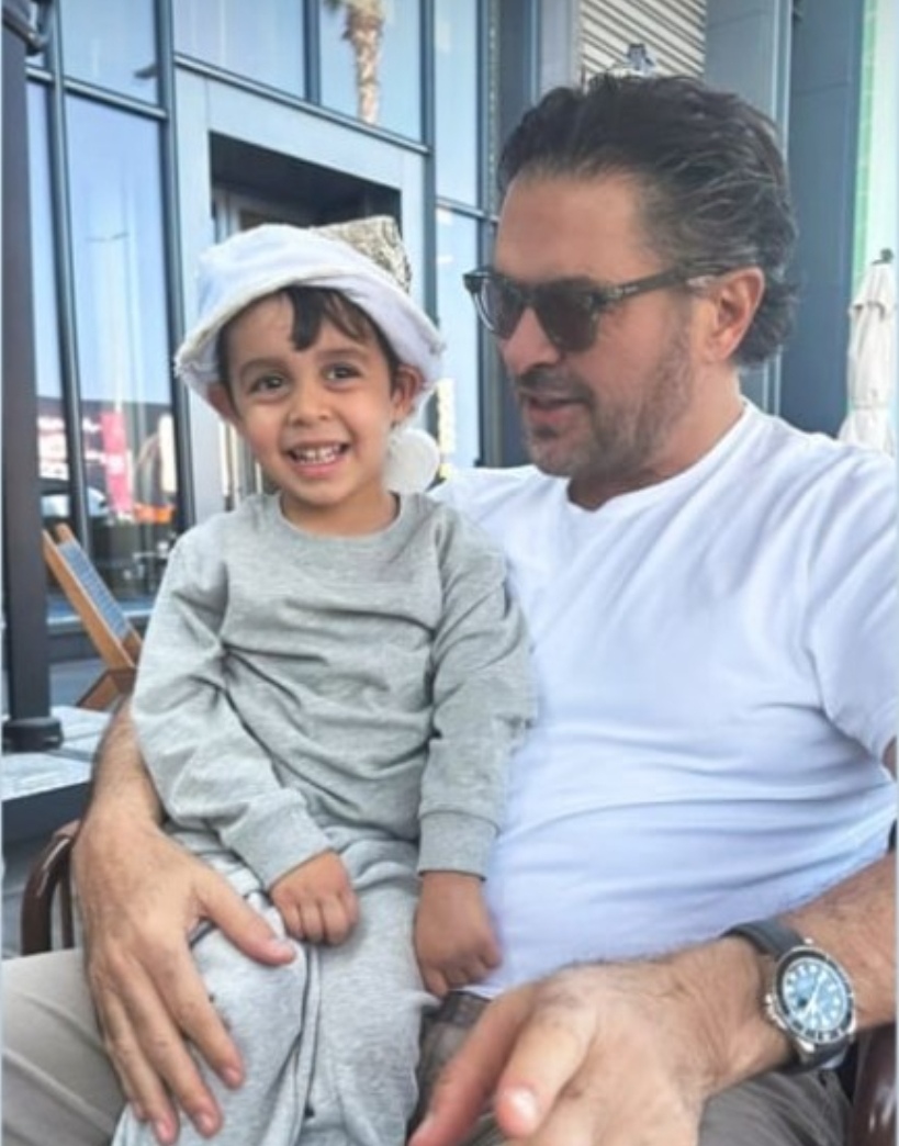 صورة من حساب إنستغرام راغب مع ابن أخيه خضر