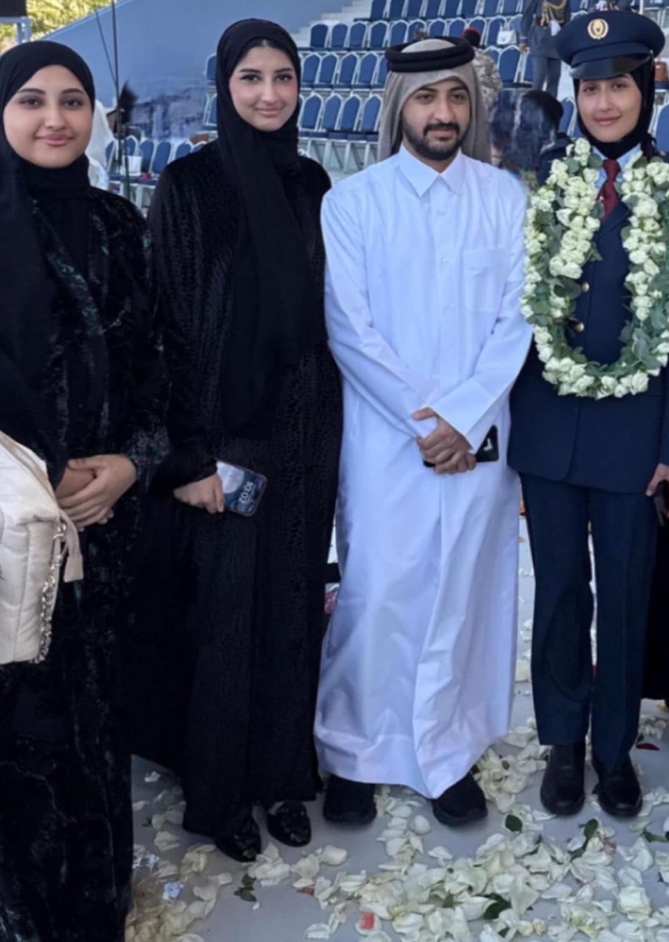 مع شقيقها و شقيقاتها&nbsp;