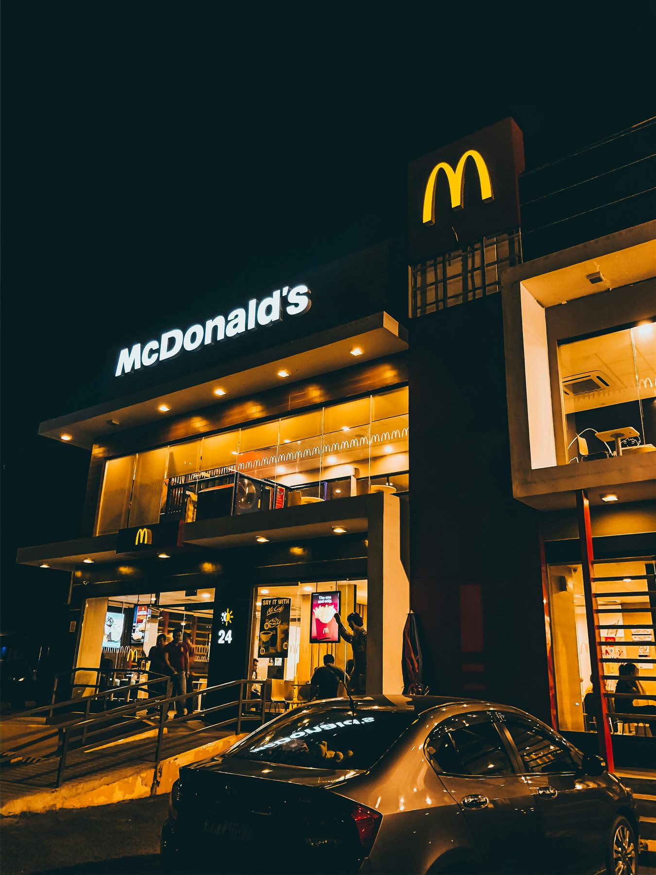 أحد مطاعم ماكدونالدز