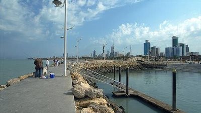 الوطية منطقة ساحلية منسية في الكويت