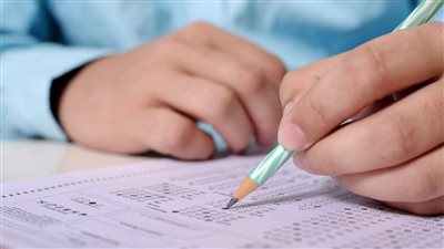 كل ما تريد معرفتة عن مخترع الامتحانات