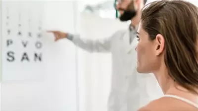 انحراف العين (Astigmatism): الأعراض والأسباب وطرق العلاج والمزيد
