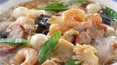 شوربة فواكه البحر طبق لذيذ وغني بالفوائد