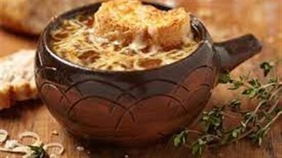 شوربة البصل طبق لذيذ وغني بالفوائد