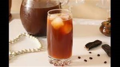 عمل عصير الخروب المجروش