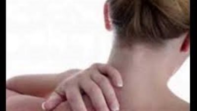 أسهل طريقة لإزالة شعر الظهر: الحلاقة