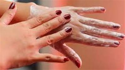 طرق فعالة للتخلص من اسمرار اليدين