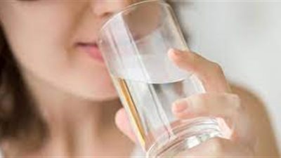 كيفية شرب الماء على الريق