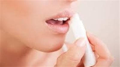  5 طرق طبيعية لتنعيم الشفاه