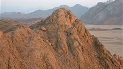 اين تقع سلسلة جبال البحر الأحمر 