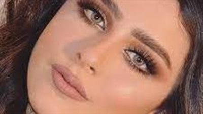 اختيار لون العدسات اللاصقة: نصائح للحصول على مظهر جذاب