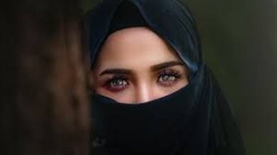 ما هي صفات المرأة الجميلة؟ رحلةٌ نحو الجمال الداخلي والخارجي