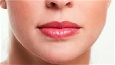 كيف أجعل شفاهي حمراء دائماً: رحلة نحو شفاه جذابة