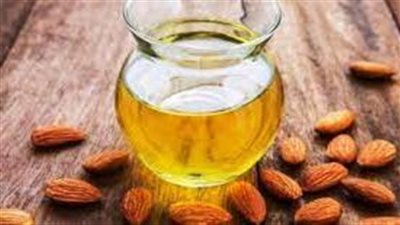 زيت اللوز المر: إكسيرٌ سحريٌّ يُنعش شعركِ ويُعيد إليه حيويته
