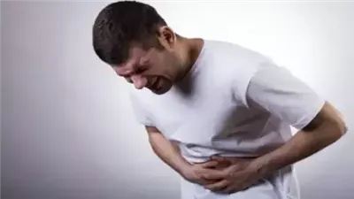 ما هي الأعراض الأولية لالتهاب الزائدة الدودية ؟