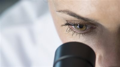 علامات مبكرة للخرف يمكن أن تظهر في العين