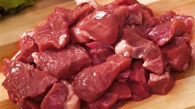 ما هو تفسير رؤية تقطيع اللحم النيء في المنام ؟