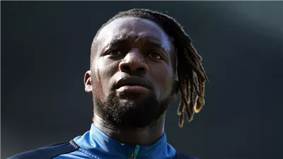 كم عمر الان ماكسيمان لاعب الأهلي السعودي ؟