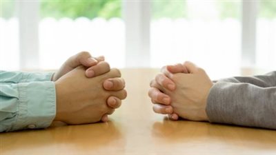 تعبير عن آداب الحديث والإستماع