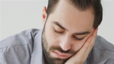 لغز ماهو الشي الذي يمسك باليد ويوضع على الخد