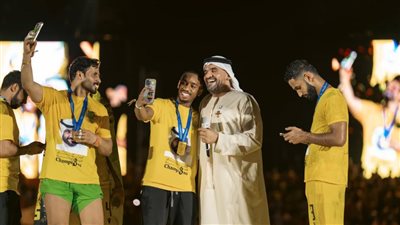 حسين الجسمي يحتفل ويبهج الجماهير بثنائية نادي الوصل الإماراتي 
