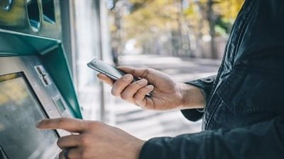 كيف تسحب الفلوس من الصراف بدون بطاقه