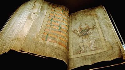 لا أحد يستطيع قراءة هذا الكتاب.. لغز الكتاب الغامض الذي حيّر العالم!