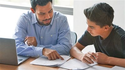 في الثانوية العامة : الدروس الخصوصية أم المواقع التعليمية؟
