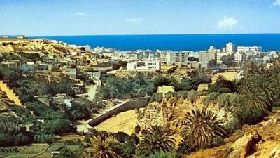 من هم الصحابة الذين ډفنوا في درنه