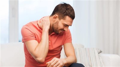 آلام الرقبة من الأمراض الشائعة في عصرنا الحالي ..  أسباب آلام الرقبة وكيفية الوقاية منها وعلاجها