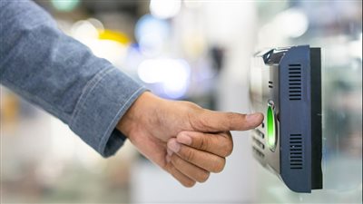 انباء عن تفعيل بصمة حضور وإنصراف في المدارس الحكومية 