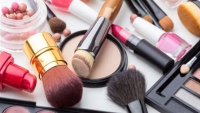 احتفلي باليوم العالمي للمكياج