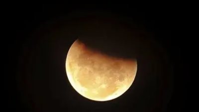 خسوف القمر الجزئي: عرض سماوي مدهش في سماء السعودية