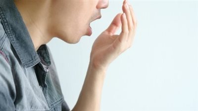رائحة الفم الكريهة : الأسباب والعلاجات