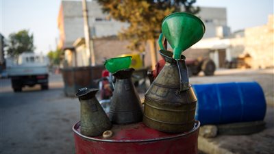 “أين أولوية التوزيع لمن لم يستلم مخصصاته السابقة؟”.. شكاوى حول نقص كمية المازوت المعبأة في دمشق وريفها