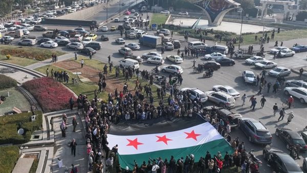 الشعب السوري يرفع