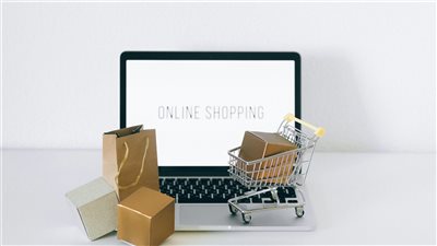 احذروا من المسوقات عبر الإنترنت - قصص الڼصب والاحتيال التي يجب أن تعرفها