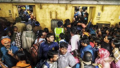 مقټل 18 شخصاً بتدافع بمحطة قطارات في نيودلهي