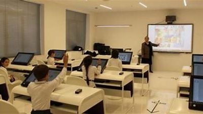 التعليم المختلط: مزايا وعيوب النموذج التعليمي الجديد