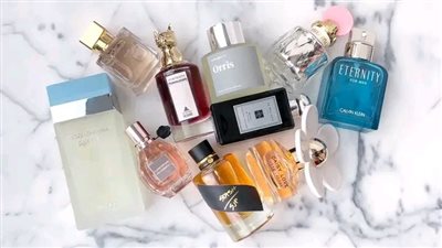 لماذا تستخدم بعض النساء عطور الرجال؟ 