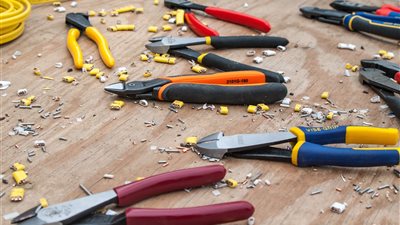 Wirecutter تشارك الأدوات التي تثق بها لتنظيم أسلاكها وكابلاتها.