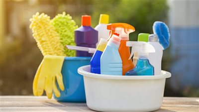 الأضرار الصحية والبيئية لمنتجات التنظيف