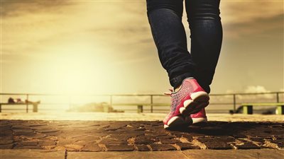 المشي السريع لمدة 11 دقيقة يوميًا يقلل خطړ الۏفاة المبكرة