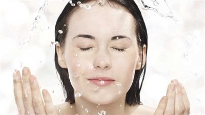 هل تغسل وجهك قبل النوم؟ أضرار غير متوقعة لعدم غسيله
