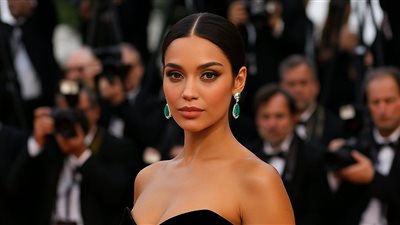 من يريد معرفة سر إطلالات النجمات في المهرجانات الدولية؟