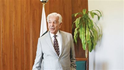 وزير الدفاع الباكستاني يسخر من الهند بمشهد سينمائي